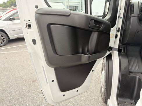 Used 2025 RAM ProMaster 2500 w/ Convenience Group FWD image 9