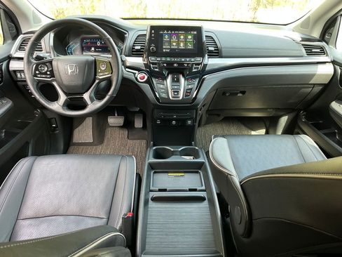 Used 2024 Honda Odyssey Elite image 13