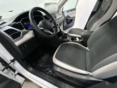 New 2026 Volkswagen Taos SE AWD/4WD image 17