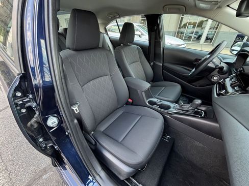 Used 2025 Toyota Corolla LE FWD image 40