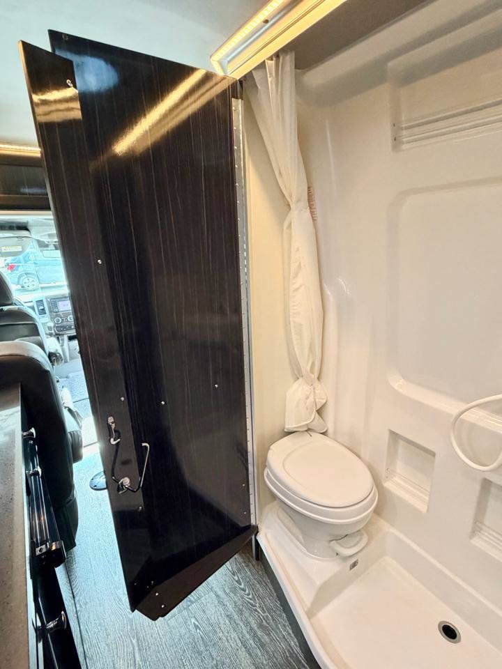 Used 2017 Mercedes-Benz Sprinter 3500 image 75