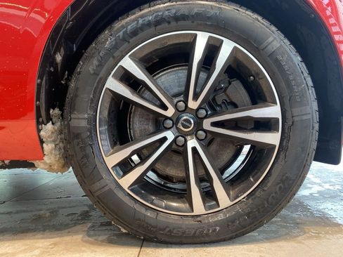 Used 2021 Volvo XC60 T6 Momentum image 32