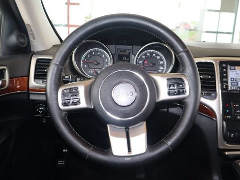 Used 2013 Jeep Grand Cherokee Limited w/ Luxury Group II AWD/4WD image 16