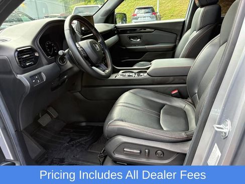 Used 2025 Honda Pilot TrailSport image 17