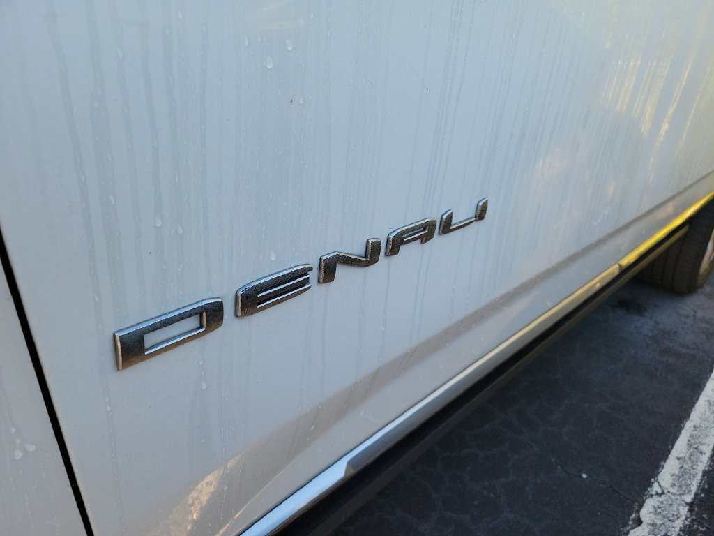 Used 2021 GMC Yukon XL Denali w/ Denali Premium Package AWD/4WD image 4