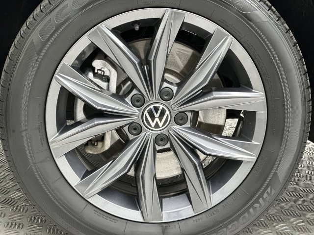 Used 2023 Volkswagen Tiguan SE AWD/4WD image 10