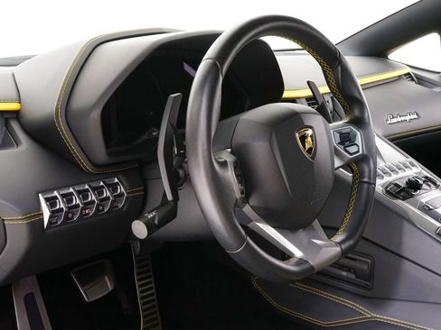 Used 2018 Lamborghini Aventador S AWD/4WD image 4