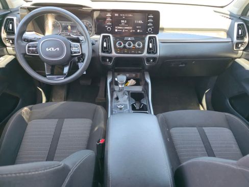 Used 2023 Kia Sorento LX image 17