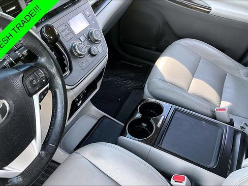 Used 2020 Toyota Sienna XLE Premium AWD/4WD image 17