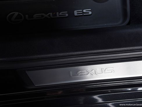 Used 2024 Lexus ES 300h w/ Premium Package image 11