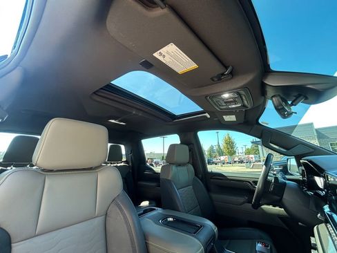 Used 2022 Chevrolet Silverado 1500 ZR2 w/ Technology Package image 27