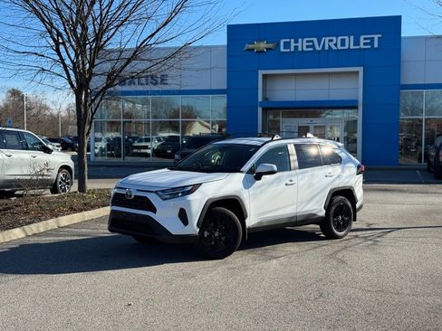 Used 2025 Toyota RAV4 XLE image 9