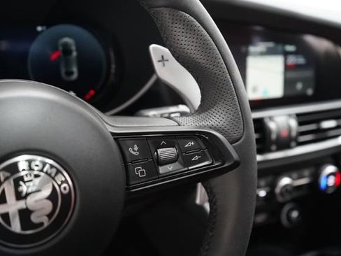 Used 2026 Alfa Romeo Giulia AWD image 22