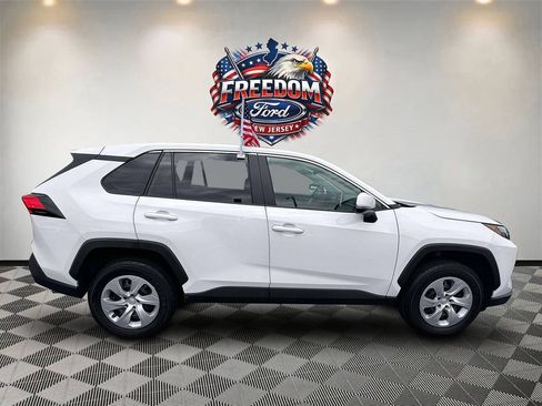 Used 2025 Toyota RAV4 LE AWD/4WD image 4