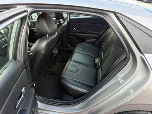 Used 2023 Hyundai Elantra Limited FWD image 18