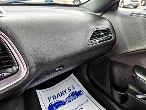 Used 2019 Dodge Challenger SXT image 16