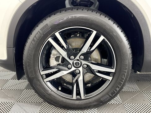 Used 2025 Volvo XC40 B5 Core image 37