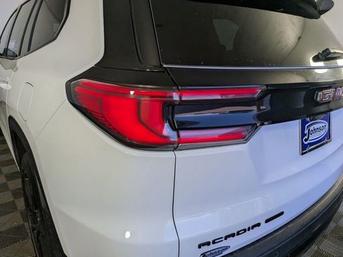 Certified 2025 GMC Acadia Elevation w/ Elevation Premium Package AWD/4WD image 8