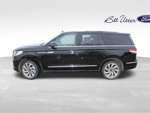 Used 2024 Lincoln Navigator Premiere image 8