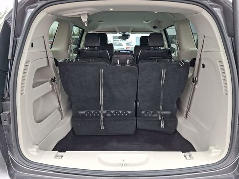 Used 2022 Chrysler Pacifica Touring-L image 32