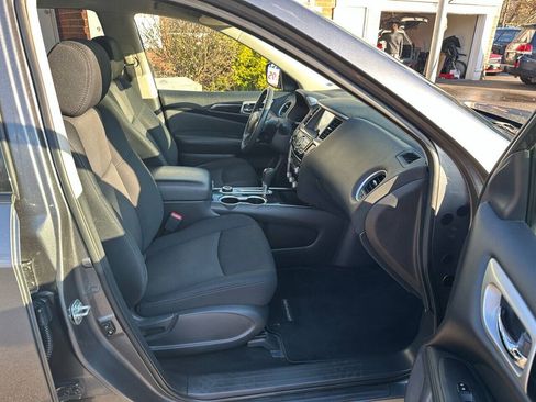 Used 2018 Nissan Pathfinder SV AWD/4WD image 25