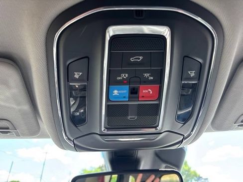 Used 2023 Jeep Grand Cherokee Limited AWD/4WD image 14