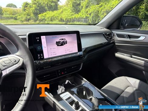 Used 2024 Volkswagen Atlas Cross Sport SE FWD image 15