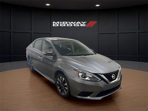 Used 2019 Nissan Sentra SR image 1