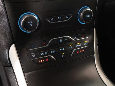 Used 2020 Ford Edge SEL w/ Convenience Package FWD image 7