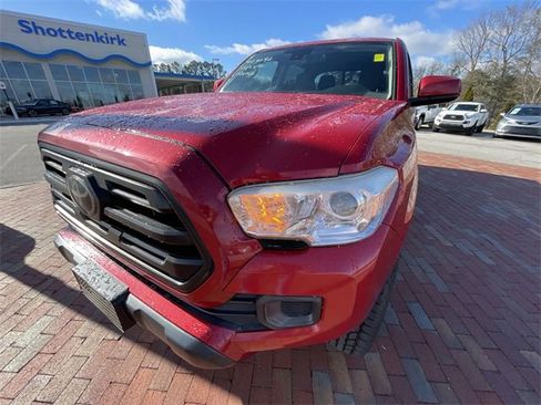 Used 2018 Toyota Tacoma SR image 5