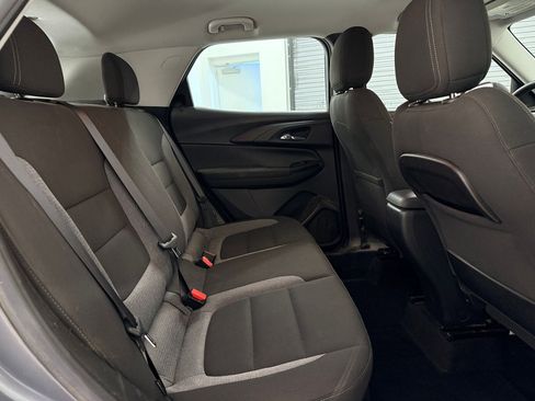 Used 2021 Chevrolet TrailBlazer LS FWD image 24