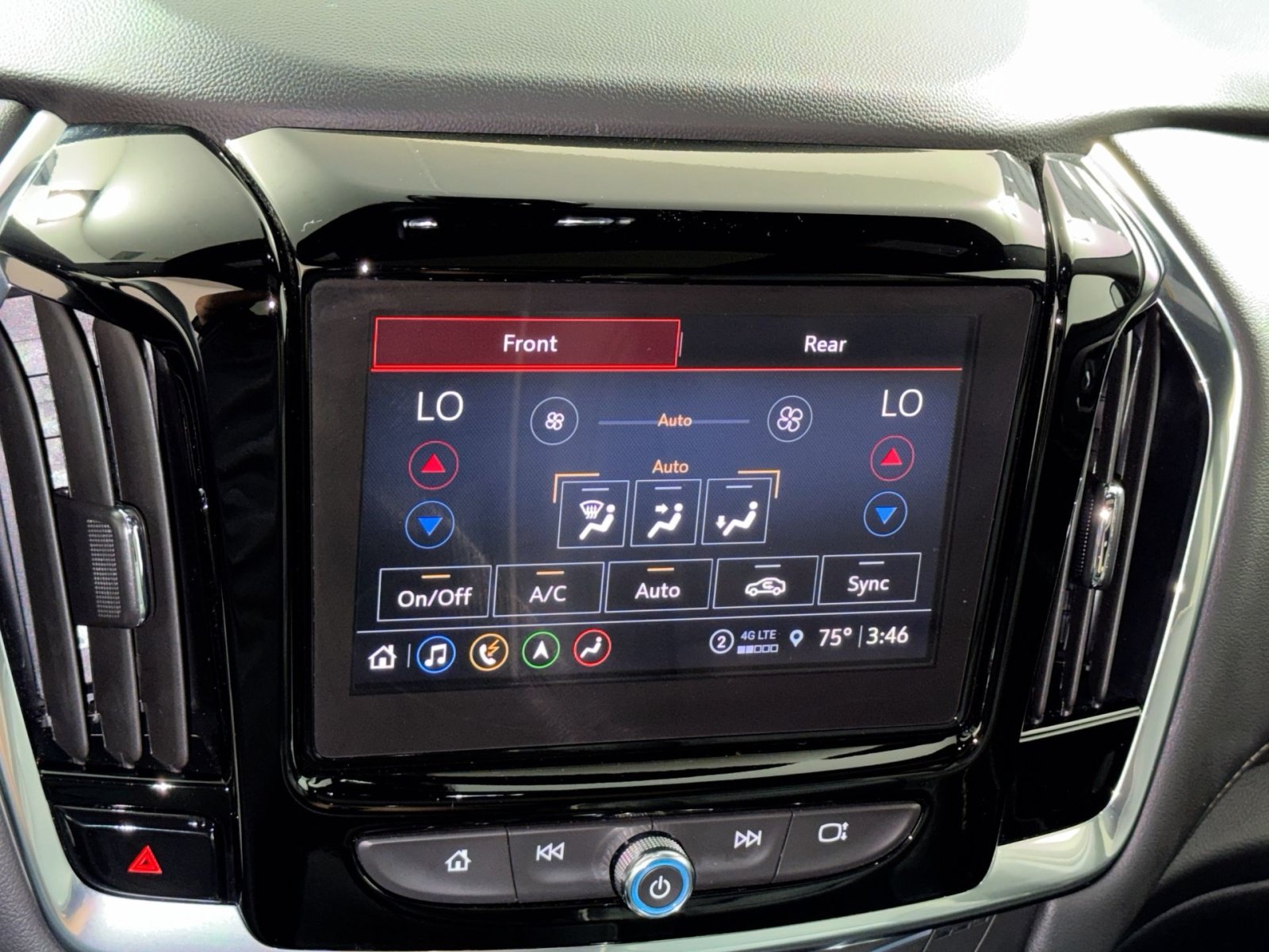 Used 2023 Chevrolet Traverse Premier FWD image 21