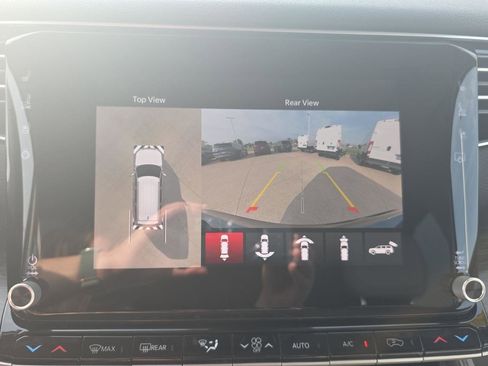 Used 2024 Jeep Wagoneer L Series III w/ Premium Group I image 8