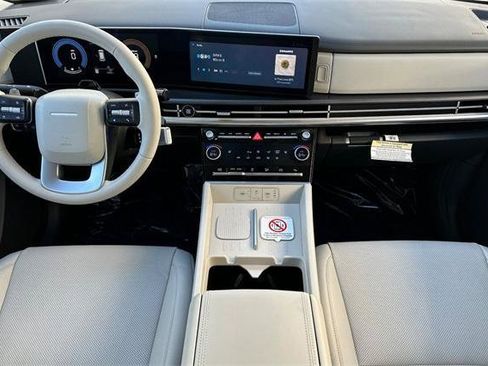 Used 2025 Hyundai Santa Fe SEL image 14