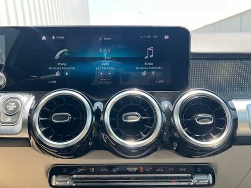 Used 2022 Mercedes-Benz GLB 250 w/ Premium Package Lite image 32