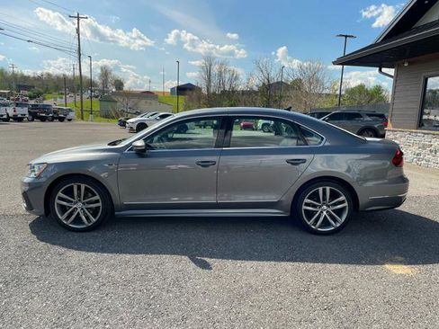 Used 2017 Volkswagen Passat 1.8T R-Line FWD image 3
