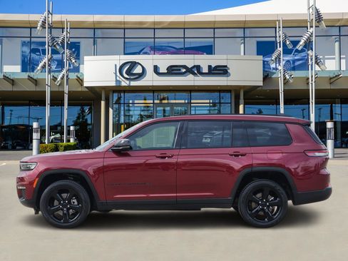 Used 2024 Jeep Grand Cherokee L Limited w/ Black Appearance Package image 3