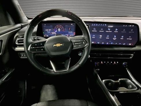 Used 2024 Chevrolet Traverse LT w/ Enhanced Driving Package FWD image 6