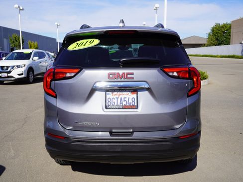 Used 2019 GMC Terrain SLE w/ Driver Convenience Package FWD image 10