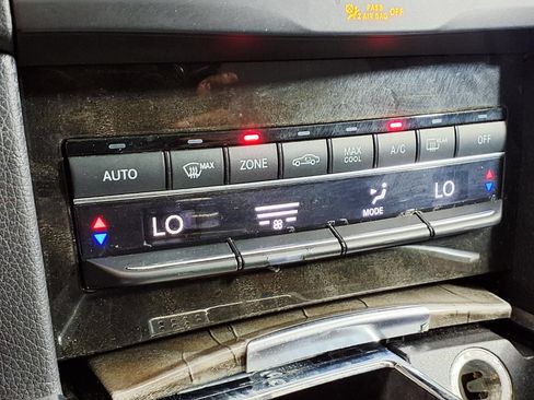 Used 2014 Mercedes-Benz E 350 Sedan image 23