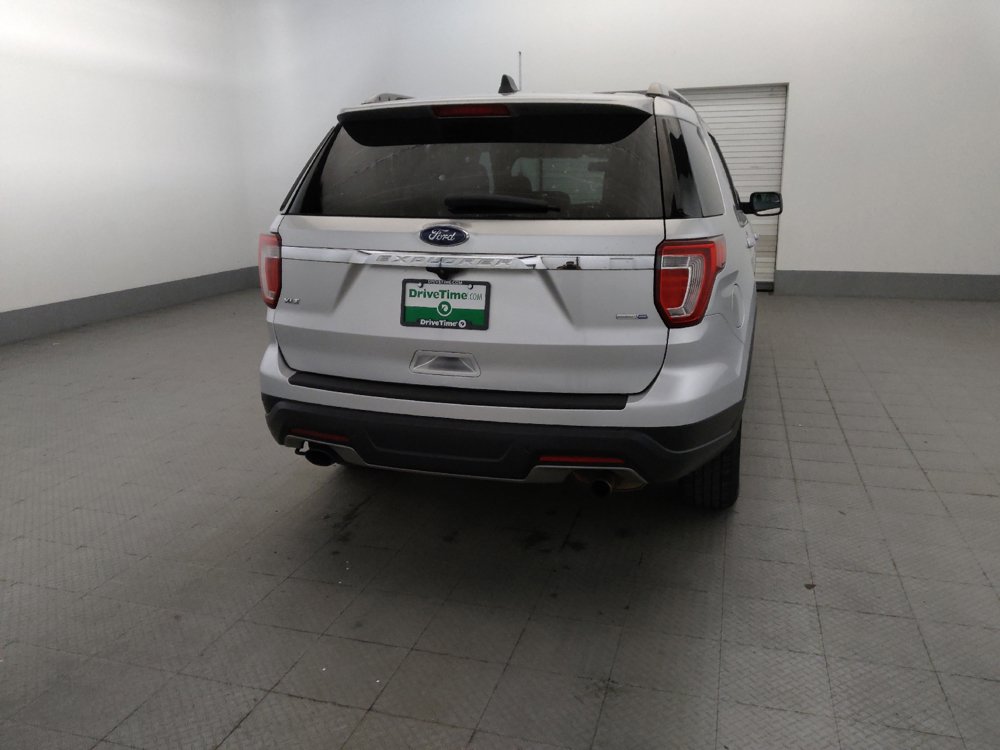 Used 2018 Ford Explorer XLT AWD/4WD image 7