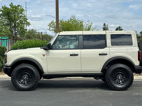 New 2026 Ford Bronco Badlands image 5