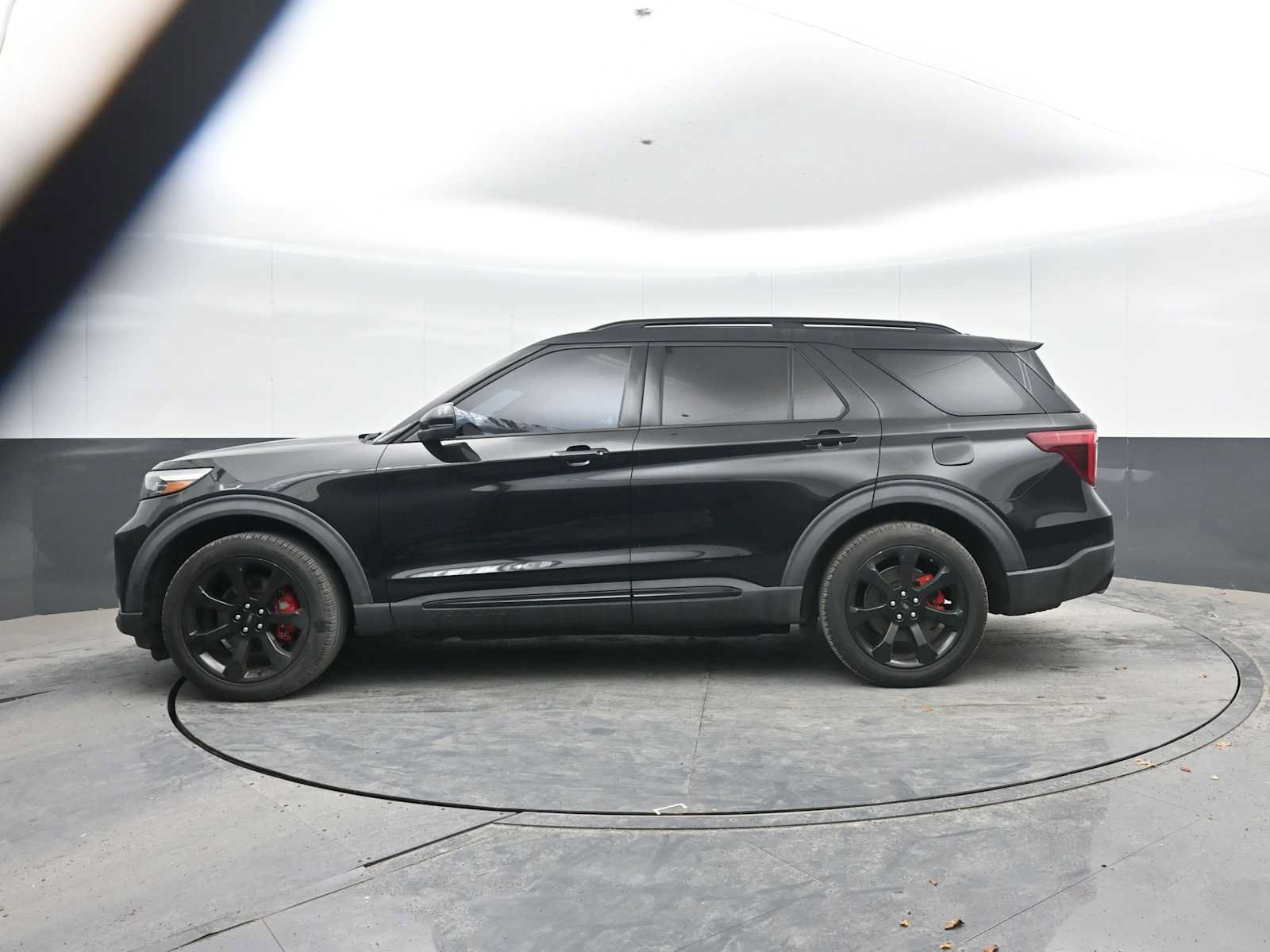 Used 2020 Ford Explorer ST w/ ST Street Pack AWD/4WD image 2