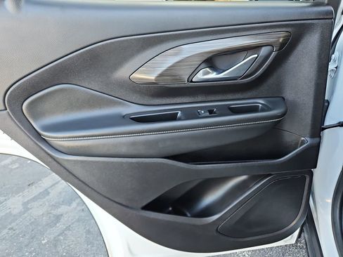 Used 2024 GMC Terrain SLT image 30