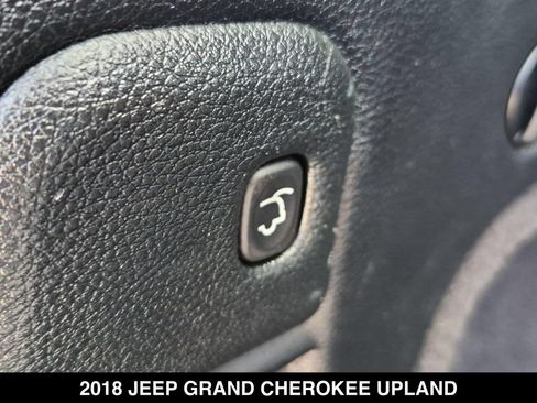 Used 2018 Jeep Grand Cherokee Laredo AWD/4WD image 25
