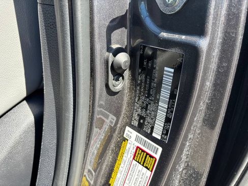 Used 2025 Toyota Sienna XLE FWD image 4