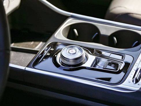 Certified 2025 Kia Carnival SX Prestige FWD image 18