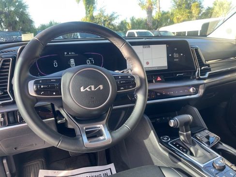 Used 2025 Kia Sportage EX FWD image 13