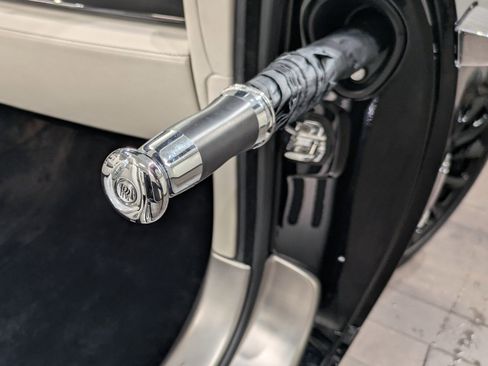 Used 2019 Rolls-Royce Dawn image 27