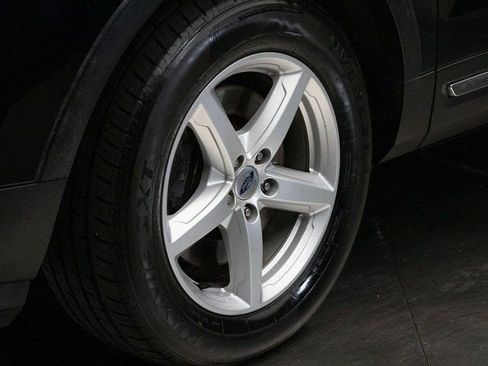 Used 2017 Ford Explorer XLT w/ Equipment Group 202A image 7